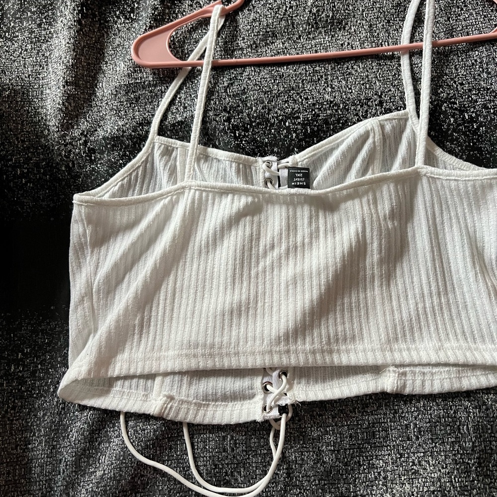 WHITE CROP TOP